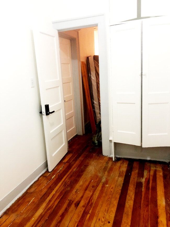 Photo - 535 E 29th St