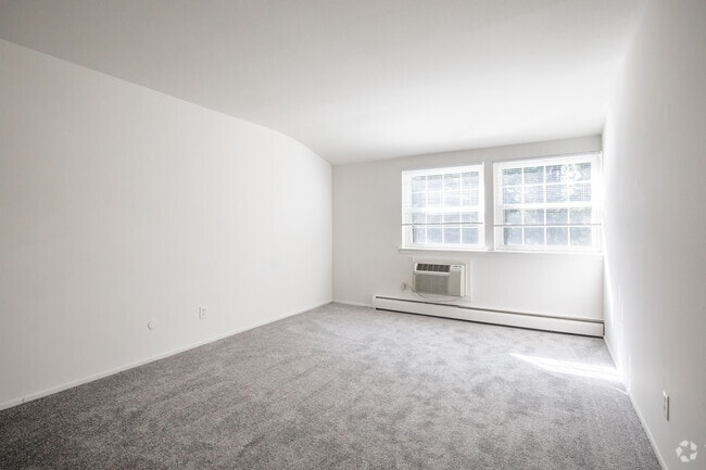 1 BR, 1 BA -806 SQFT