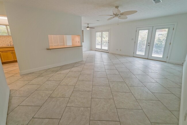 251 S Villas Ct