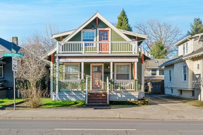 Building Photo - Charming, vintage 2-bdrm/1-bath upper in Richmond neighborhood. W/D, storage, off-street parking Unit 2131