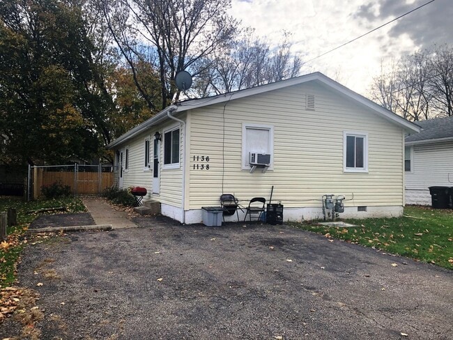 Building Photo - 520 - 1136-38 Delos Unit 1138 Delos