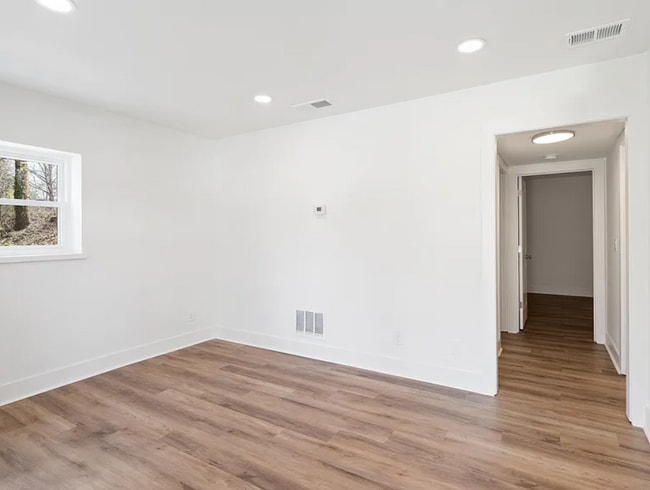 Building Photo - 155 Jones St Unit A3