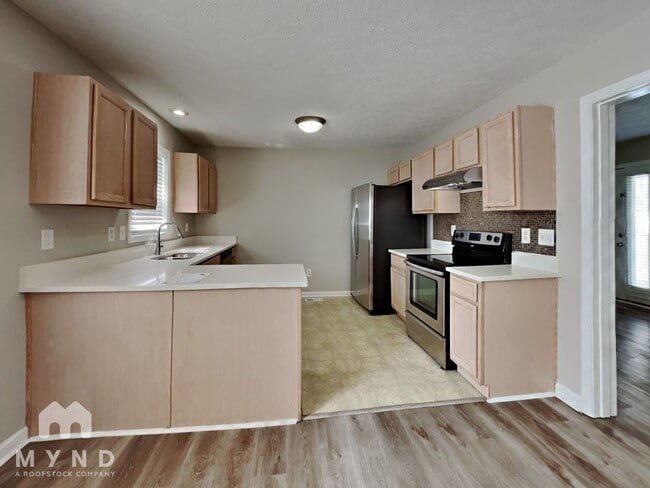 40 Strawberry Hill Ln