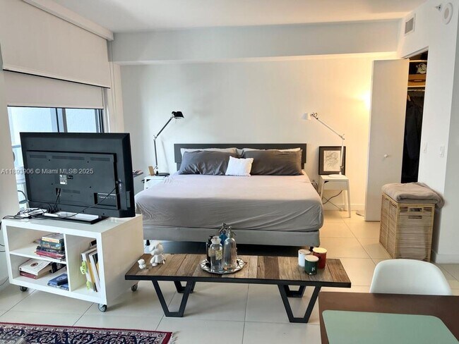 Photo - 31 SE 6th St Unit 1003