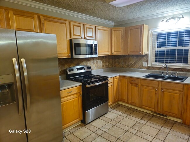 Cocina - 2104 Beattie Rd