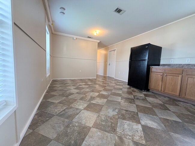 Photo - 709 N Collins Fwy