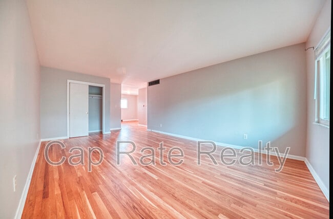 Photo - 26 S Hampton Rd