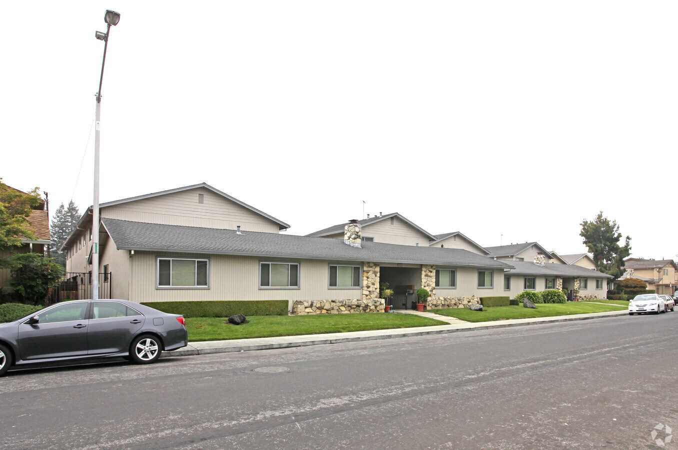 880 - 884 Burbank Dr - 880-884 Burbank Dr Apartments