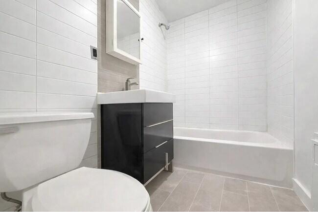 Photo - 225 Eldert St