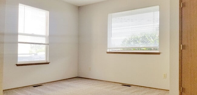 Photo - MOVE IN READY NOW! Desirable down town location. 2 bed, 1 bath. Includes water, sewer and garbage.