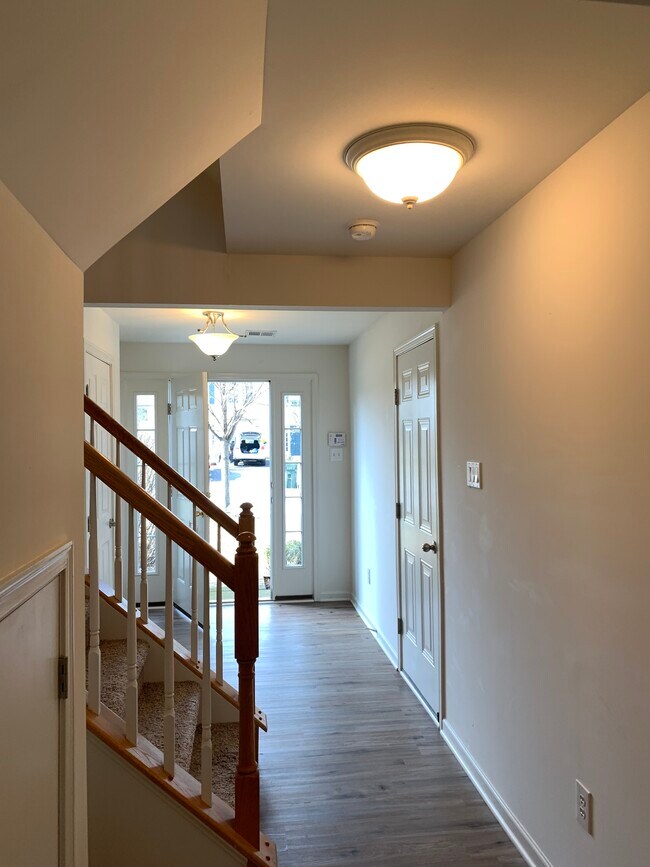 Photo - 1082 Sparrow Way