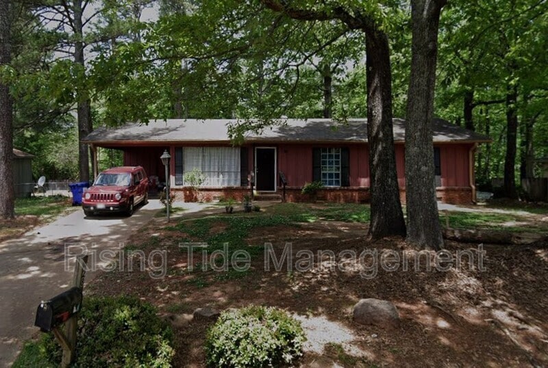 Photo - 428 Woodland Ct NE