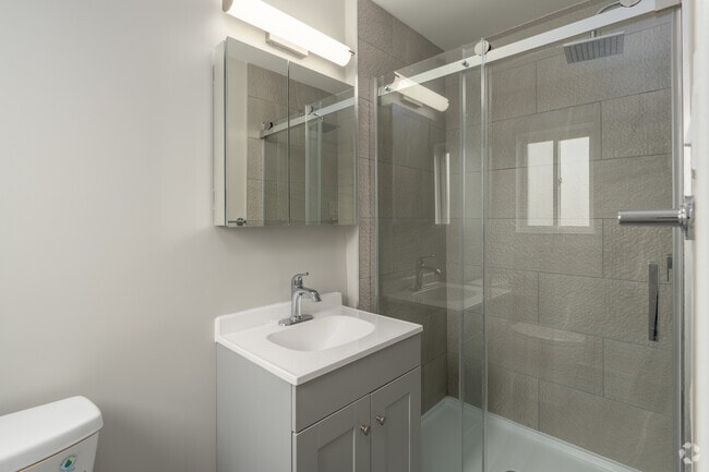 2BR, 2BA - 1,240SF - Primary Bathroom