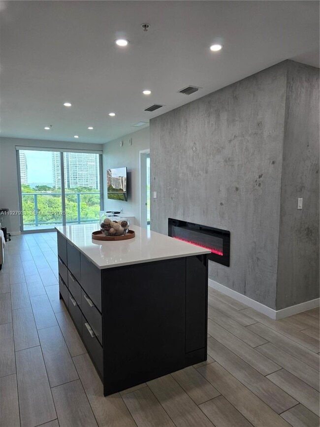 Building Photo - 1600 SW 1st Ave Unit 809