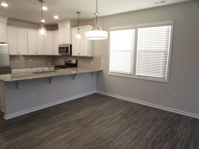 Photo - Spacious 4 Bedroom/ 3 Bathroom Home in Lovely Terrell - 2 Car Garage - Washer/Dryer and Lawn Main...