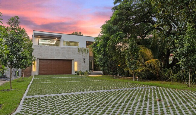 Photo - 807 SW 12th Ave