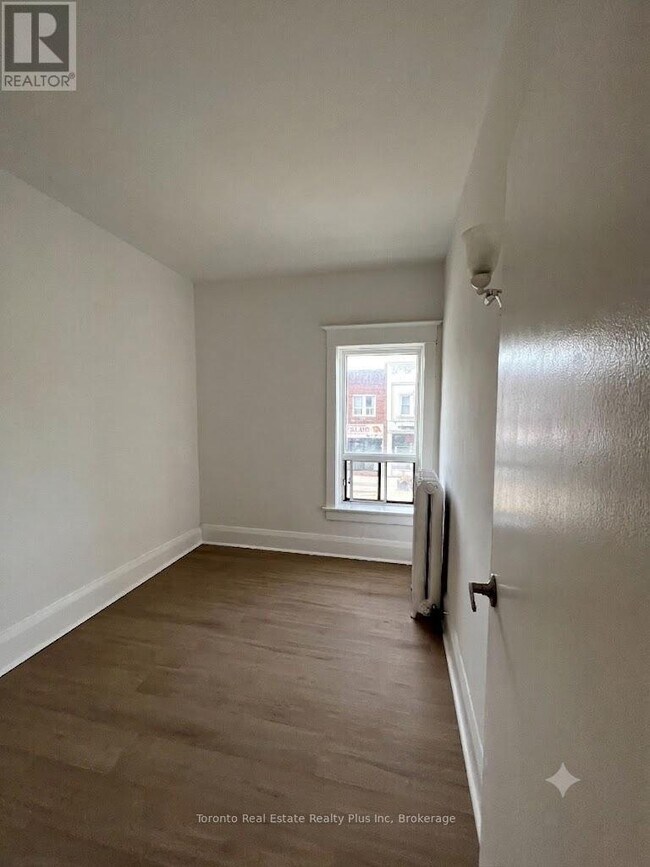 Photo - 1053 Bloor St W Unit 2nd Floor
