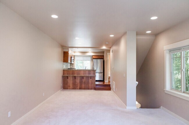 Photo - Beautiful 3 Bedrooms 2.5 baths Townhouse.
