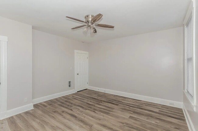 Photo - 1937 Fairmount Ave