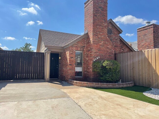 Photo - 3611 Monclave Dr House