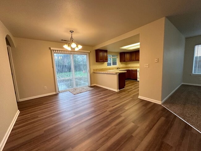 Well maintained home in desirable neighborhood! - Well maintained home in desirable neighborhood!