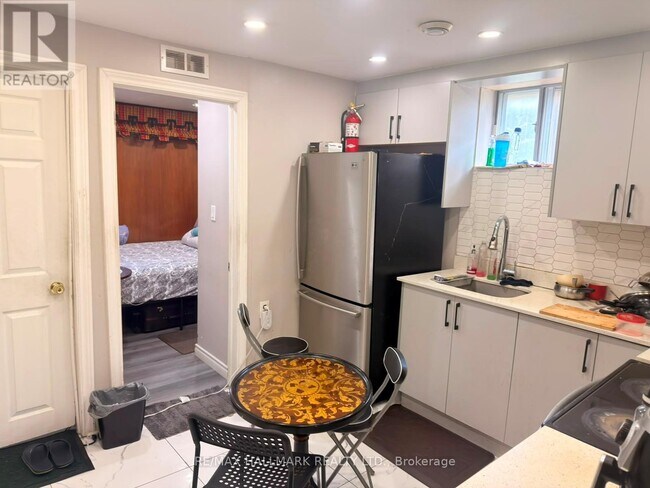 Photo - 240 Vauxhall Dr