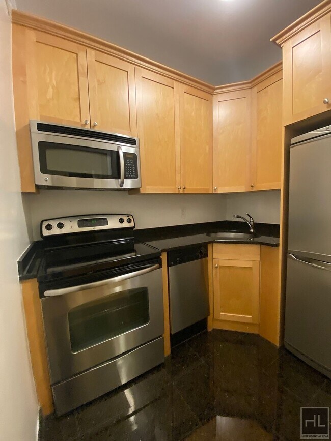 Photo - WEST 73 STREET Unidad 2F