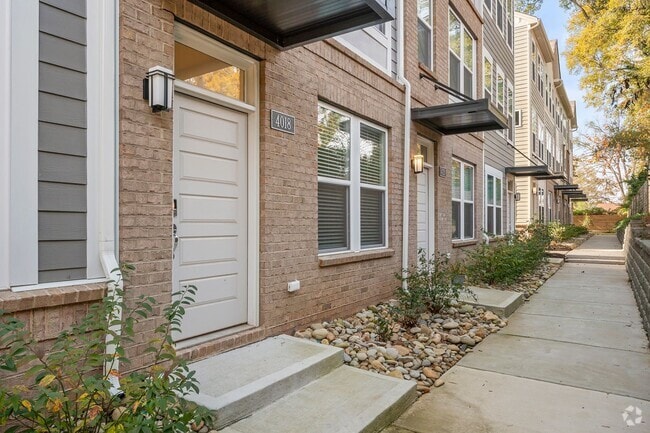 Building Photo - Prime Briar Creek Location – 3BR Townhome ...