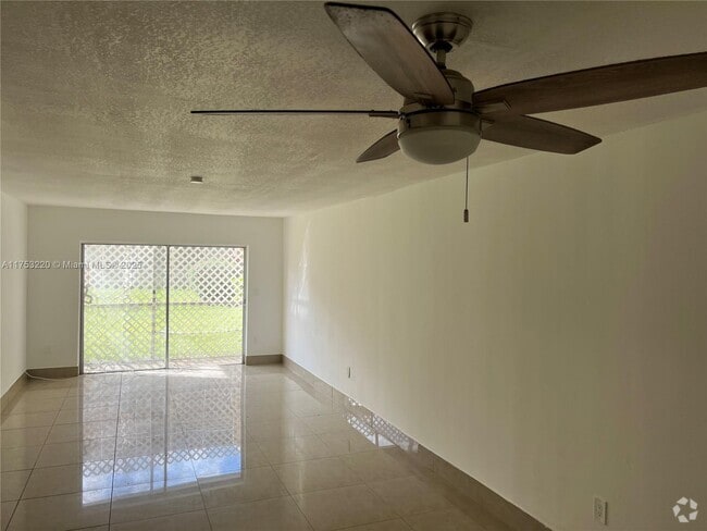 Building Photo - 3600 NW 21st St Unit 114 Rental