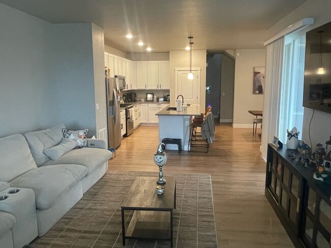 Photo - 6025 Denys Dr.