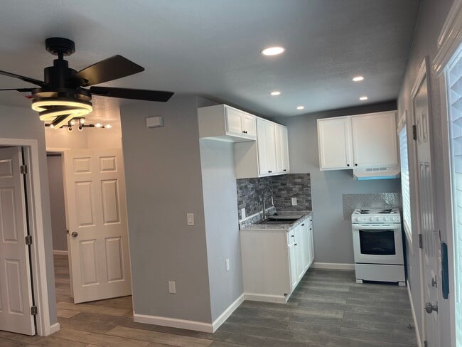 Building Photo - 2529 Crommelin Ave Unit 2533 Rental