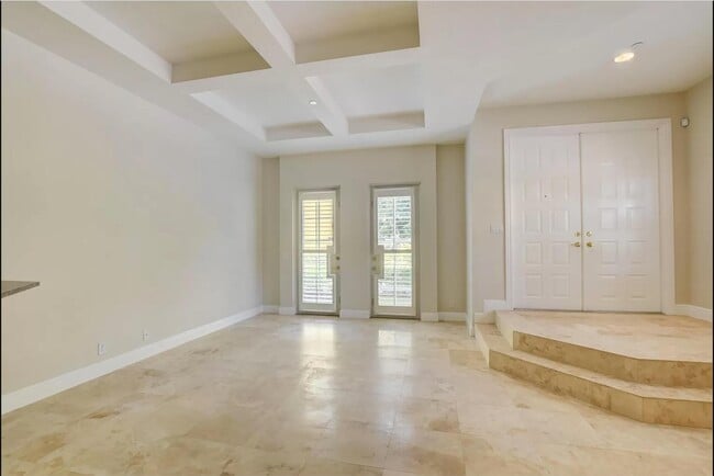 Photo - 545 NE 69th Cir