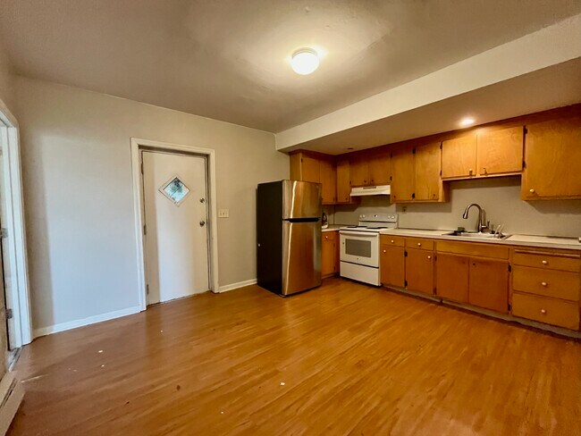 Photo - 19 Divinity St Unit 3E