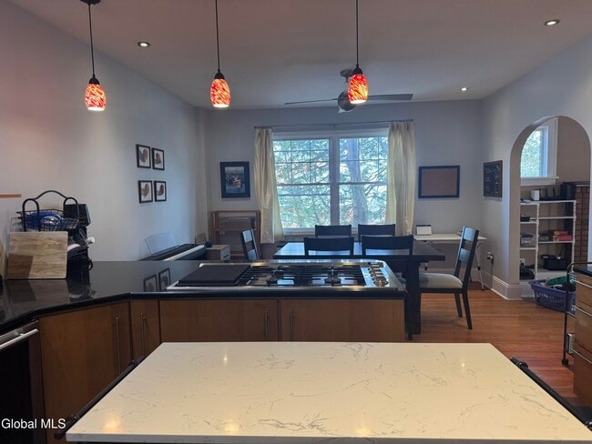 Photo - 186 S Allen St