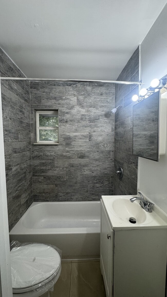 Photo - 1044 Maynard St