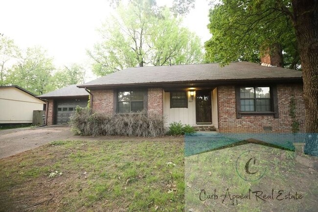 Building Photo - 3 Bedroom 2 Bath Home in Beautiful Neighborhood! A must see!!