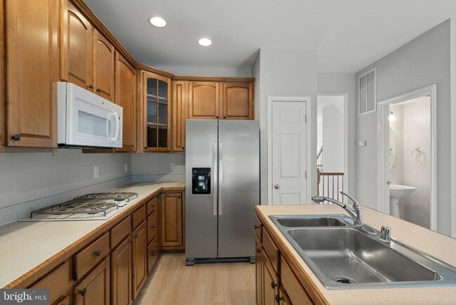 Building Photo - 1026 Longview Ln