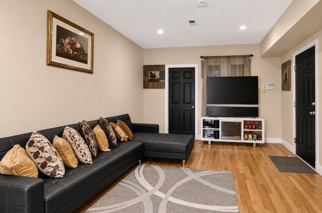 Photo - 7 Chesterton St Unit 1