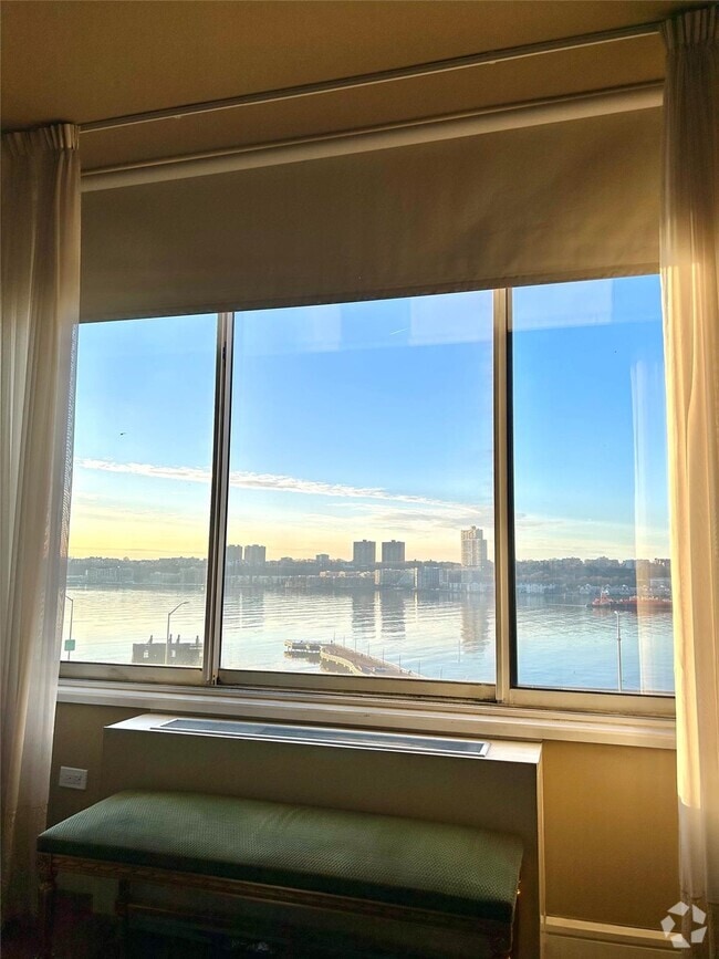 Building Photo - 200 Riverside Blvd Unit 6N Rental
