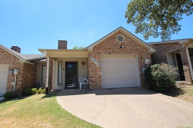 Building Photo - Available - Charming 2-bedroom, 2.5-bath townhome