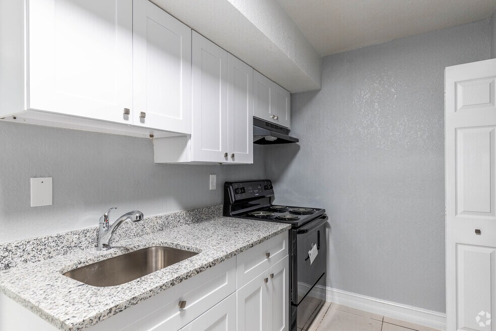 1 BR, 1 BA