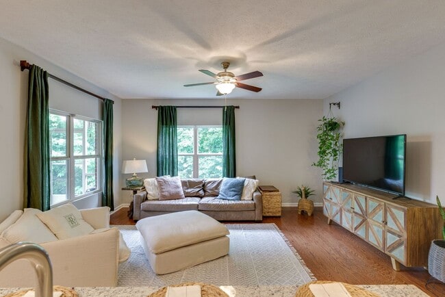 Photo - 3 Bed, 2 Bath One Level Home w/ Hardwood Throughout