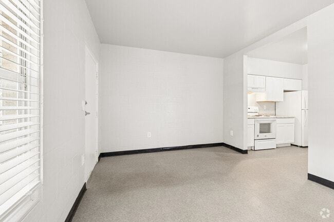 3BR, 1BA - 885SF - Living Room / Dining Room