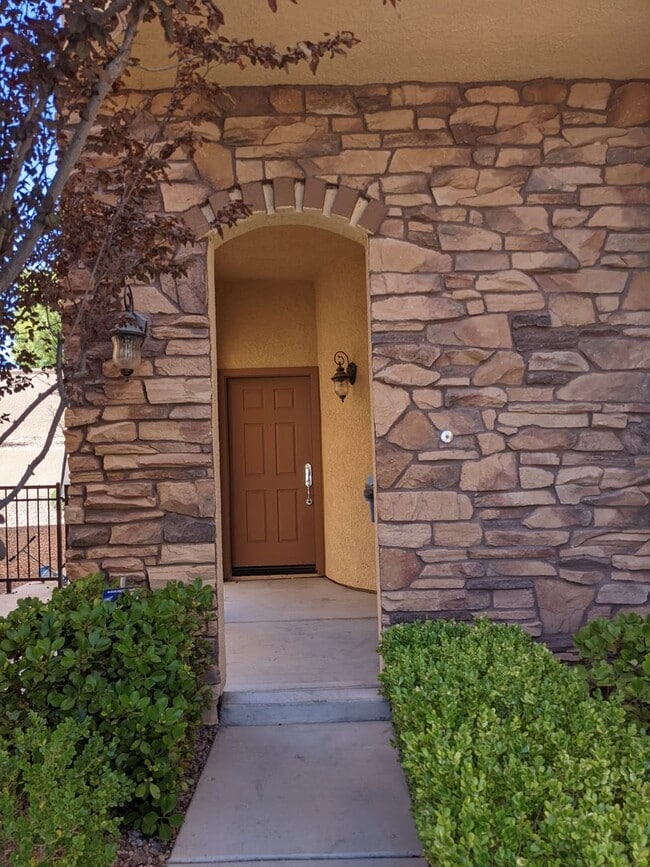 Photo - WINDSOR AT QUEENSRIDGE