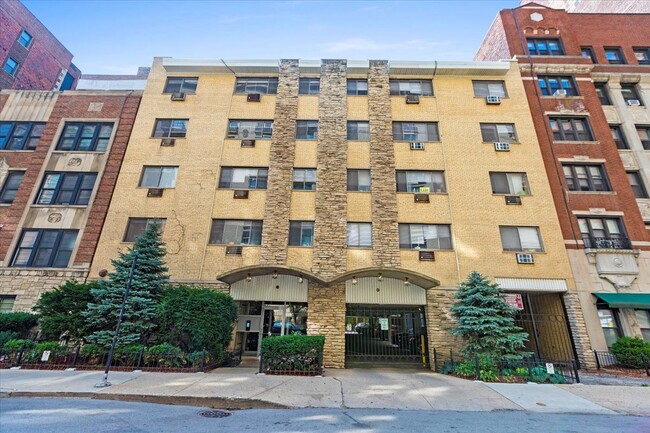 Photo - 435 W Roscoe St Condo Unit 203