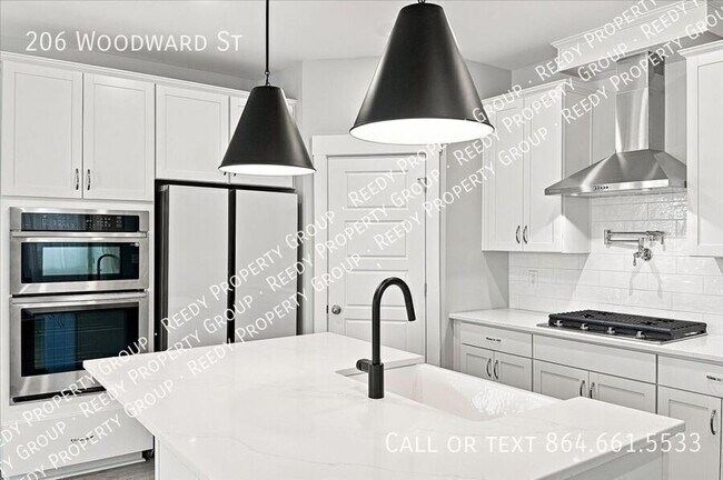 Photo - 206 Woodward St