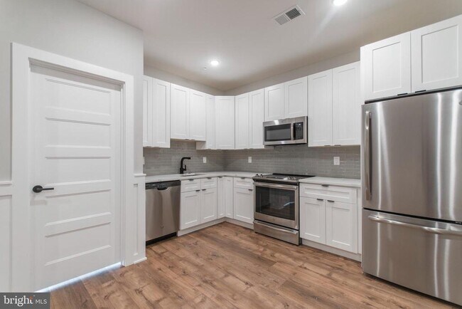 Building Photo - 437 N 35th St Unit C