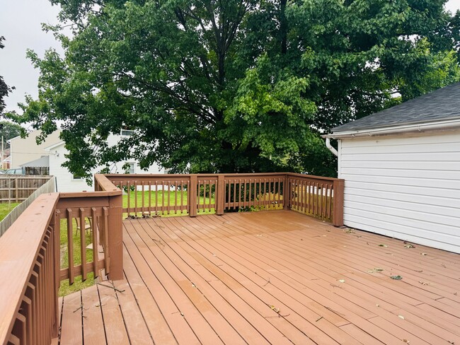 121 E Chestnut St Unit 2