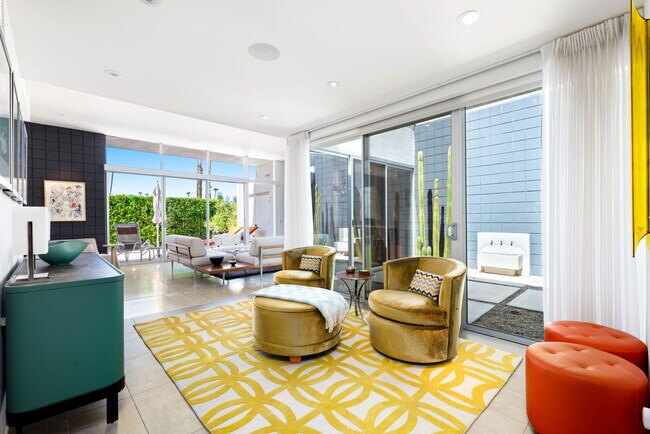 Photo - 800 E La Verne Way