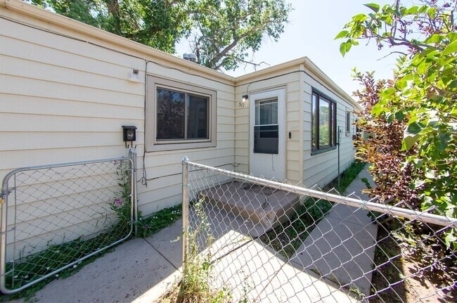 Building Photo - 513 E 9th St Rental